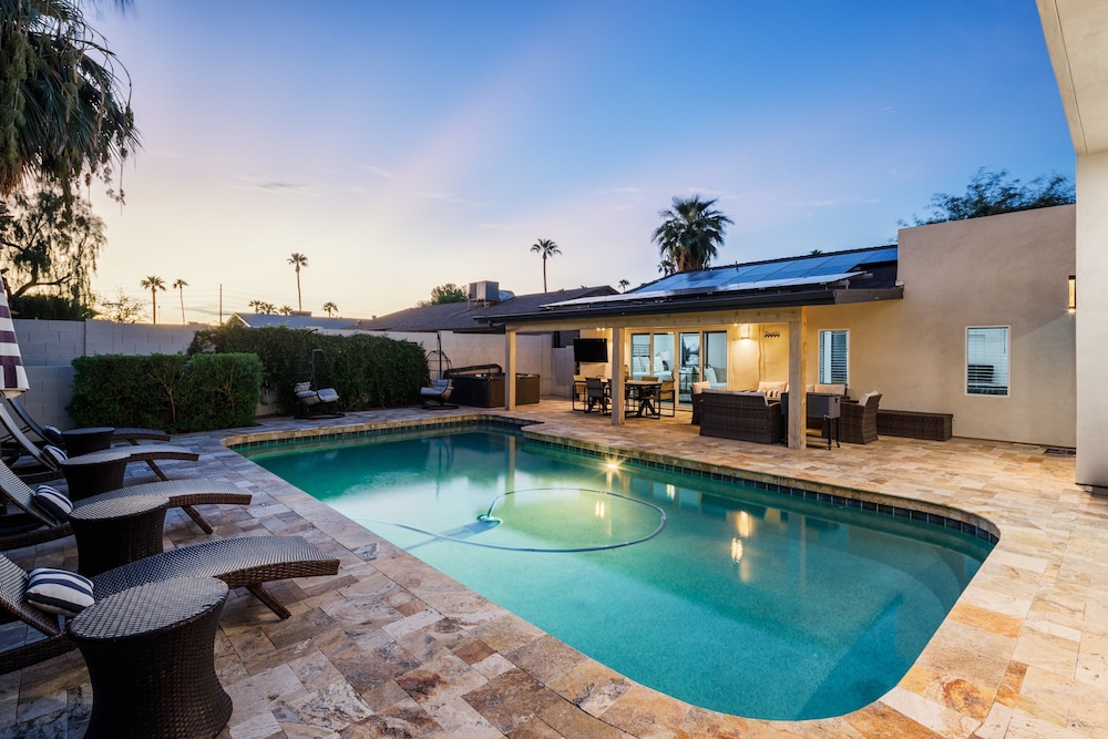 Luxe- Zephyr -pool - Putting Green - Tons of Games
