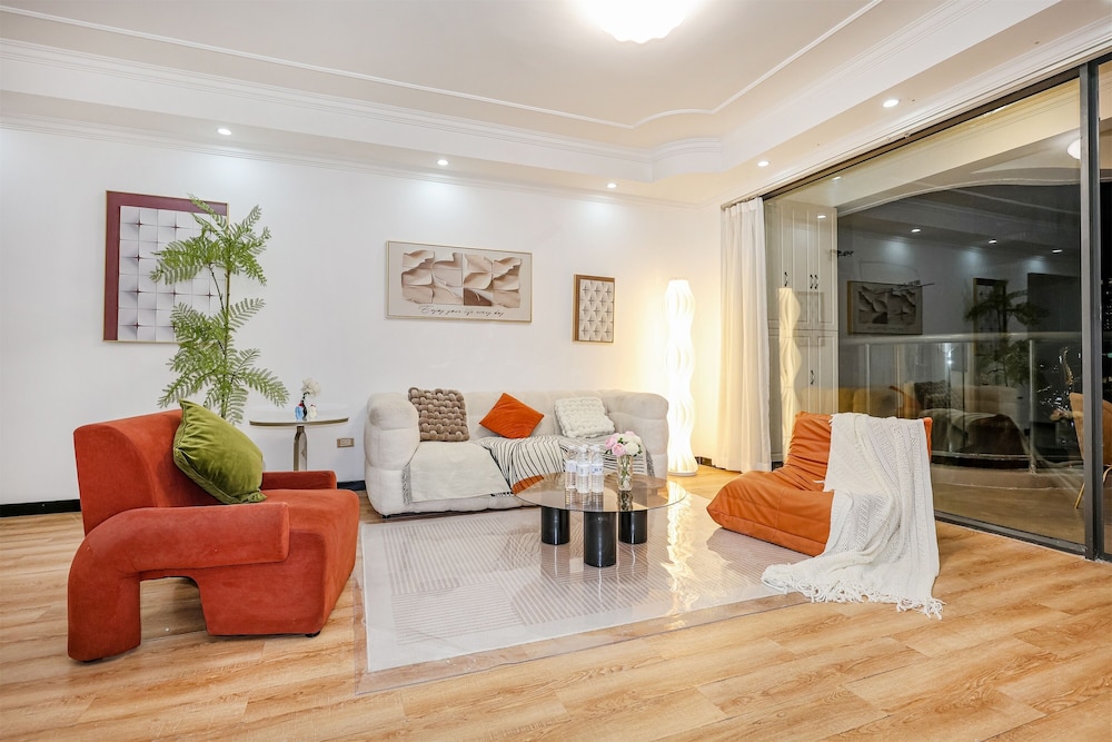 Baihong Riverview Drone Show Apartment
