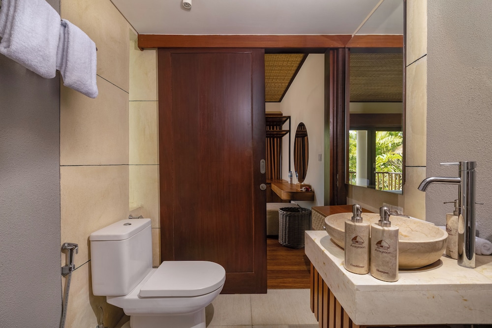 Aragreen Berawa Villa