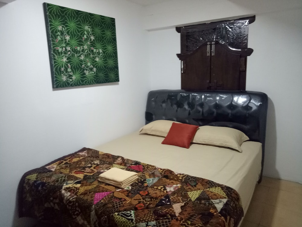 T-Rooms Homestay Bandara view 5