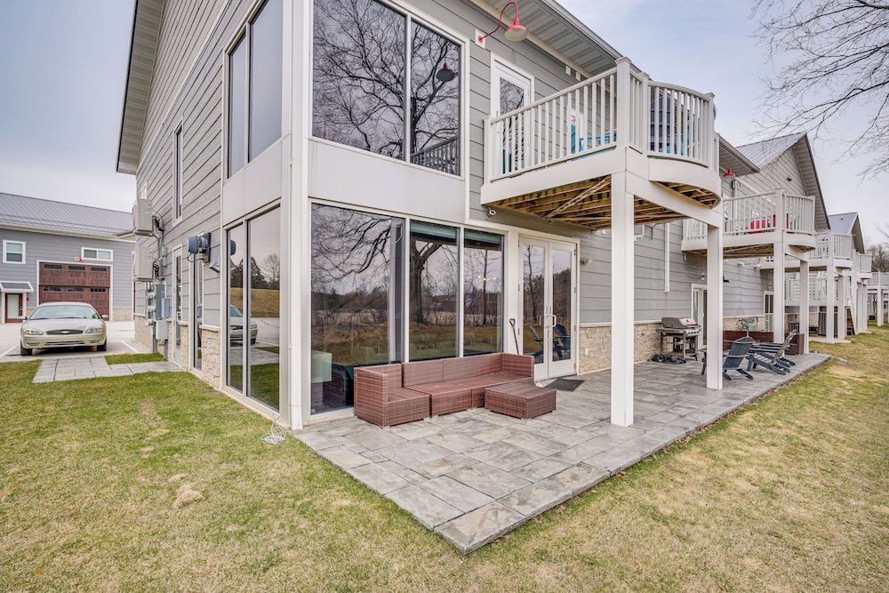 Road America Retreat: Modern Villa w/ Garage!