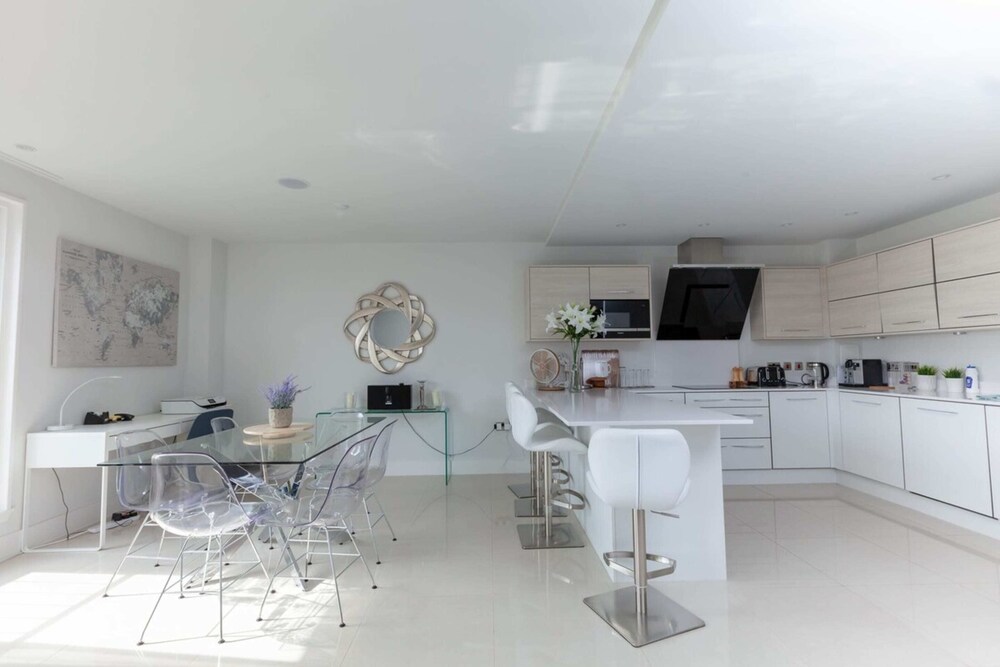 Luxurious Central Edinburgh Apartment - Sleeps 6