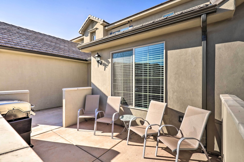 St George Area Townhome w/ Patio + Pool Access view 2