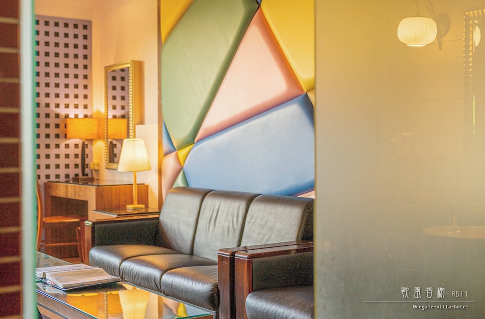 Regale Villa Hotel