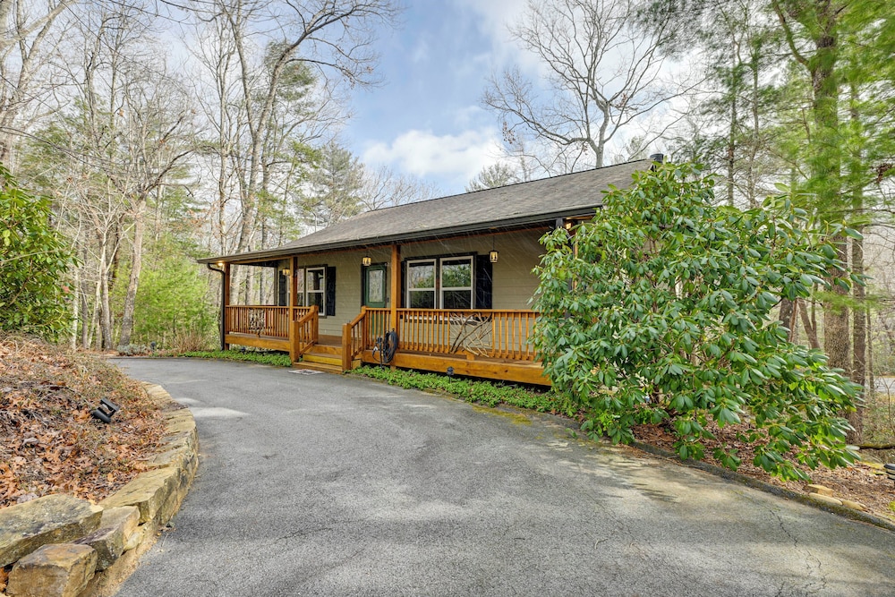Sapphire Valley Resort Cabin w/ Fireplaces + Grill
