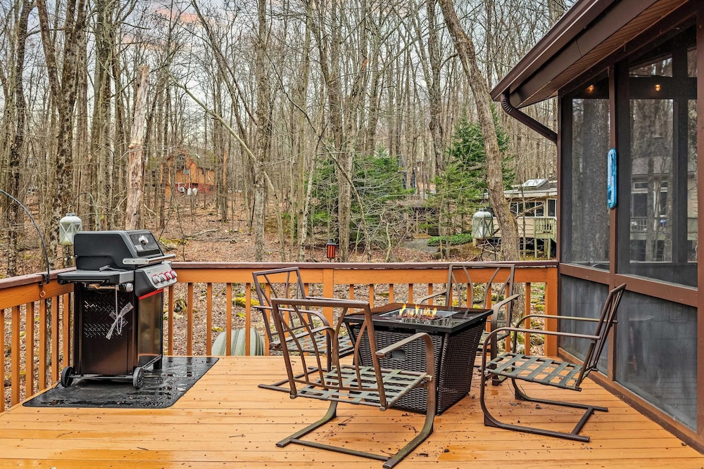 Atlas Point Lodge Sauna, Fireplaces, Kayaks, Lakes + Pet-friendly Yard