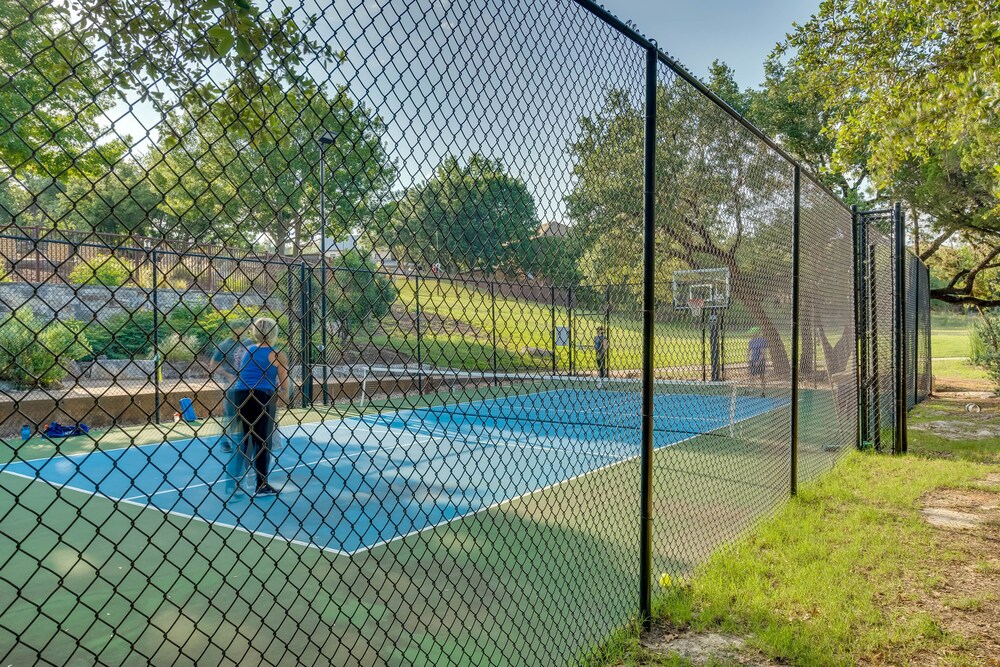 Jonestown Condo on Lake Travis w/ Community Pool! - Property Image 10