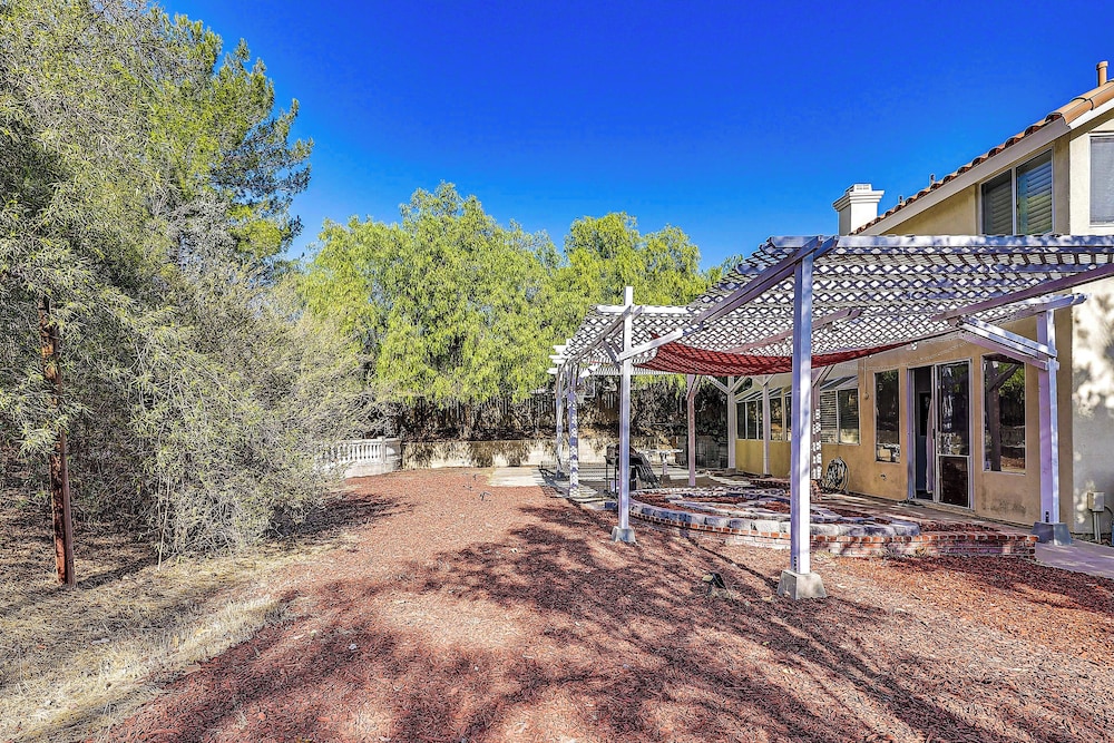 13 Mi to Dtwn Riverside: Socal Family Home!