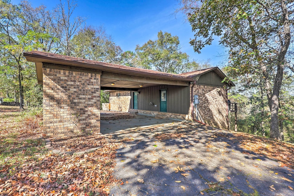 Family-friendly Hot Springs Hideaway w/ Yard! view 4