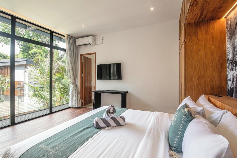 Exquisite 6BR Canggu Villa 400m to Pristine Beach