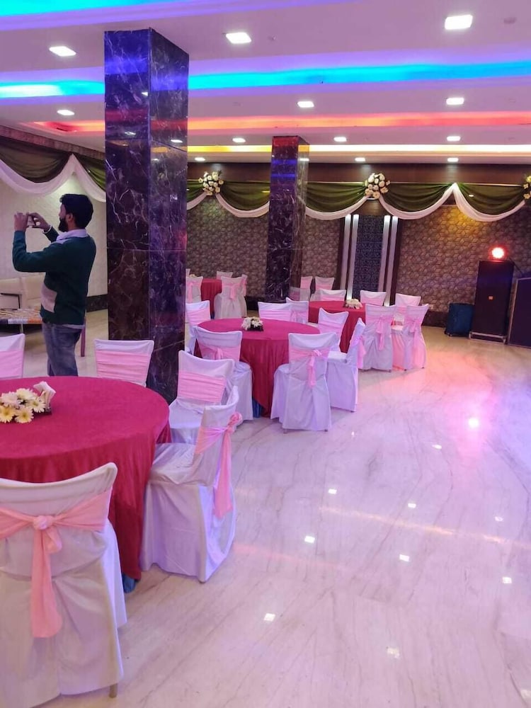 Hotel Downtown by Quadis - East of Kailash
