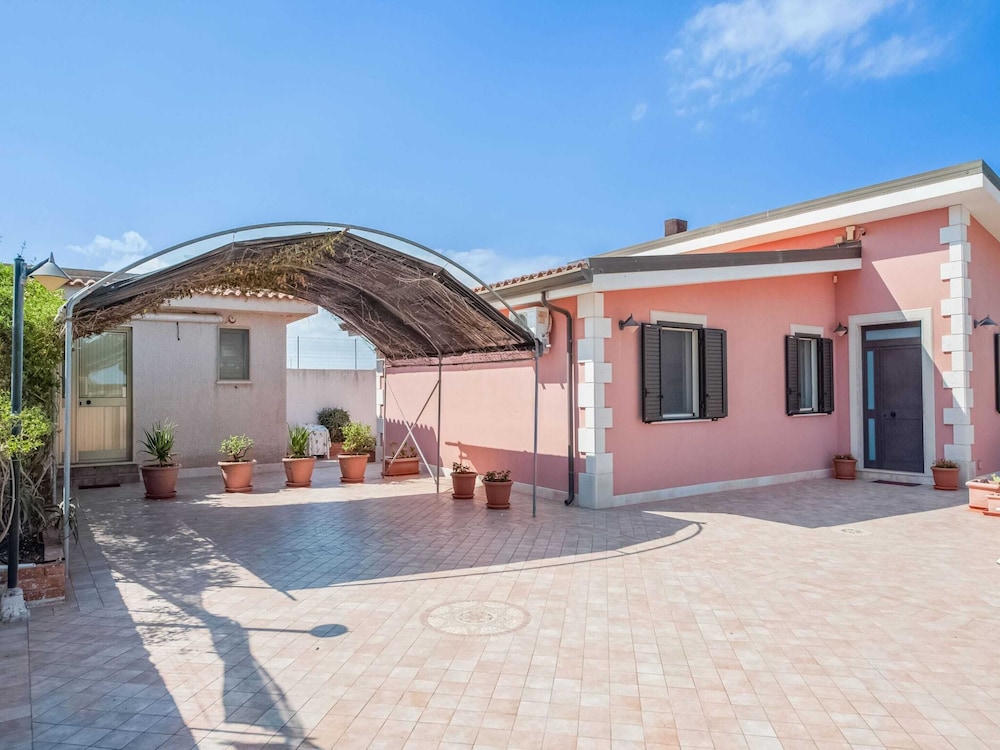 Belvilla by OYO Villa Amos view 4