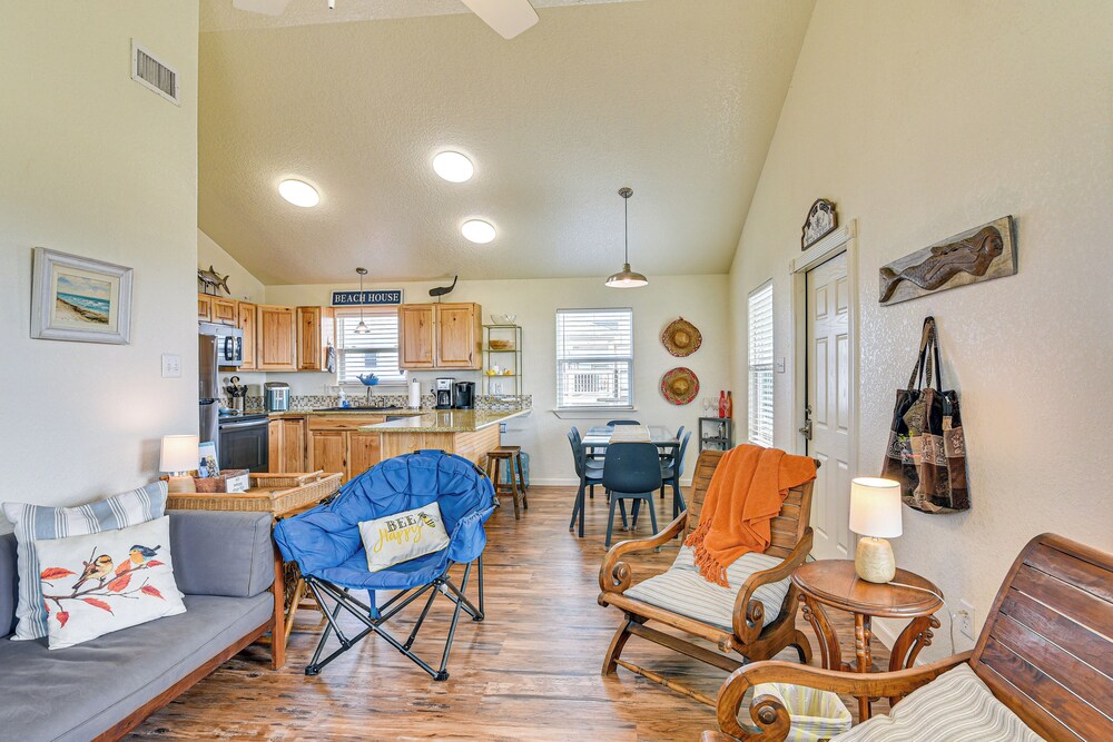 Walk to Gulf: Surfside Beach Home w/ Deck