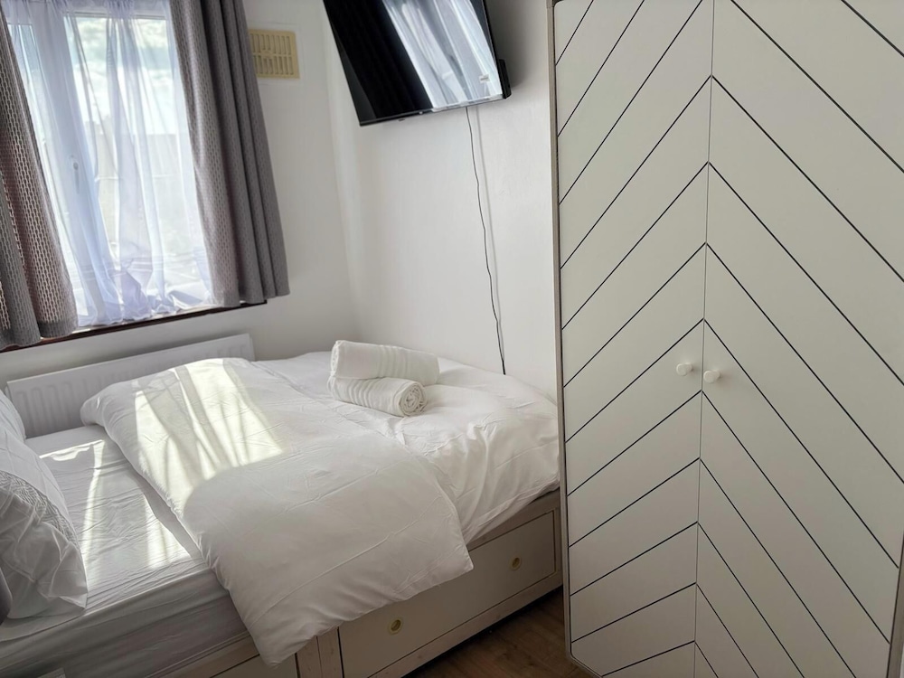 Dagenham - Stay 5 - Garden - Parking - Petfriendly
