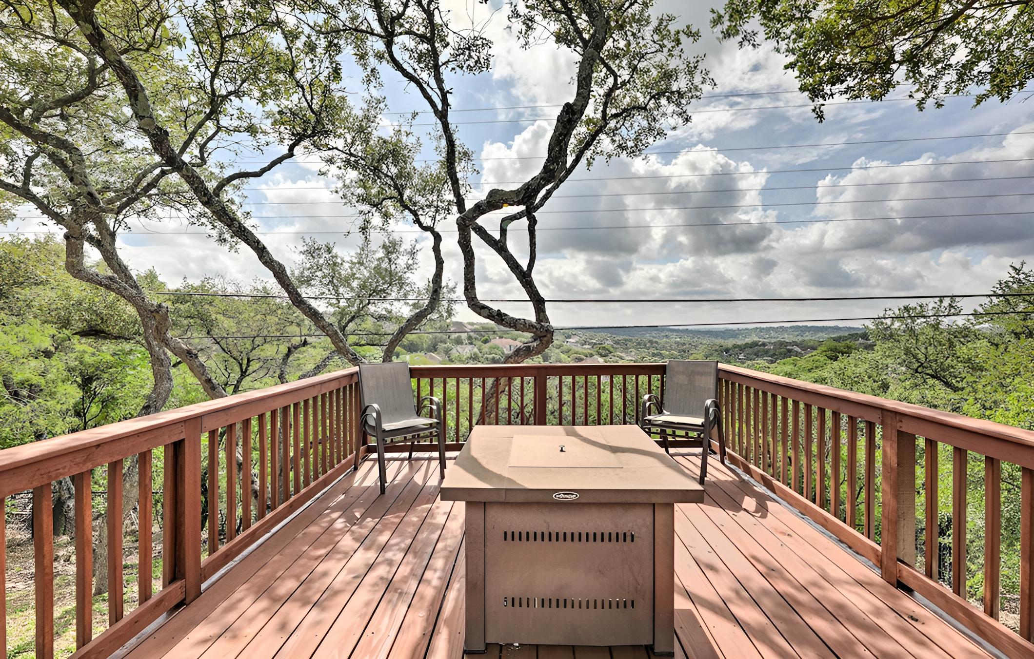 Scenic Austin Escape w/ Pool < 8 Mi to Dtwn!