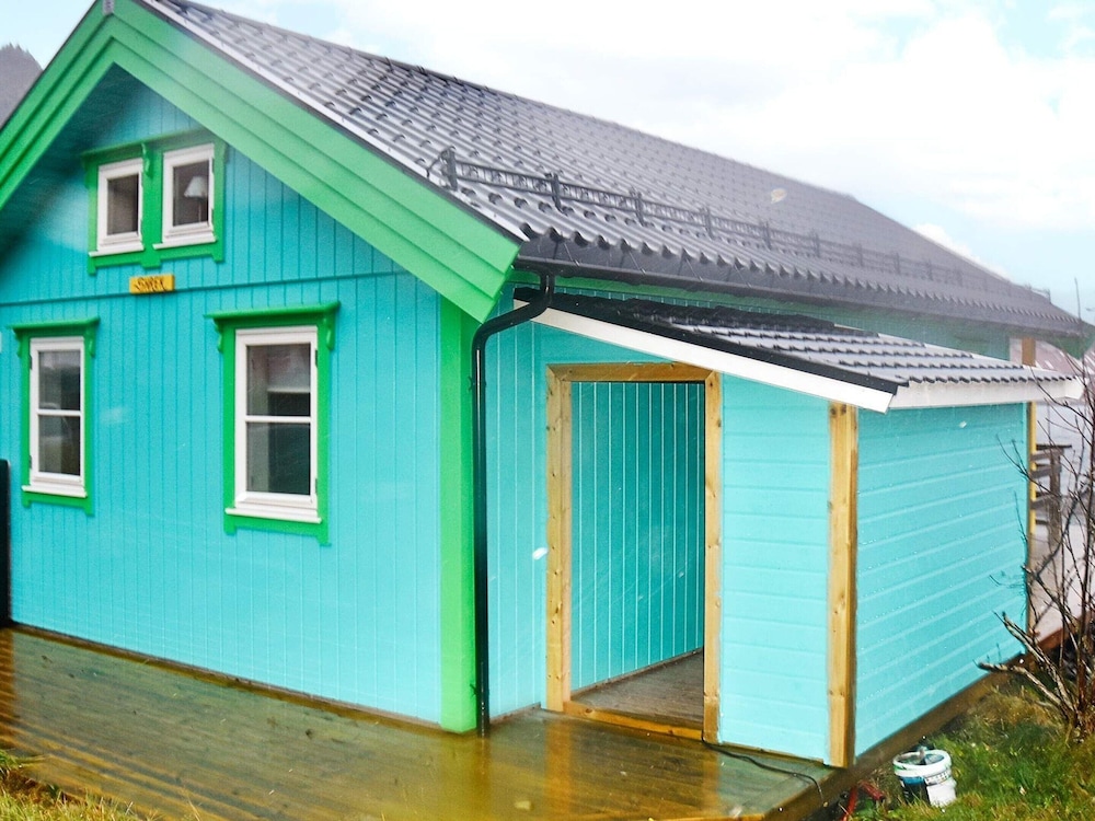 6 Person Holiday Home in Maloy-by Traum