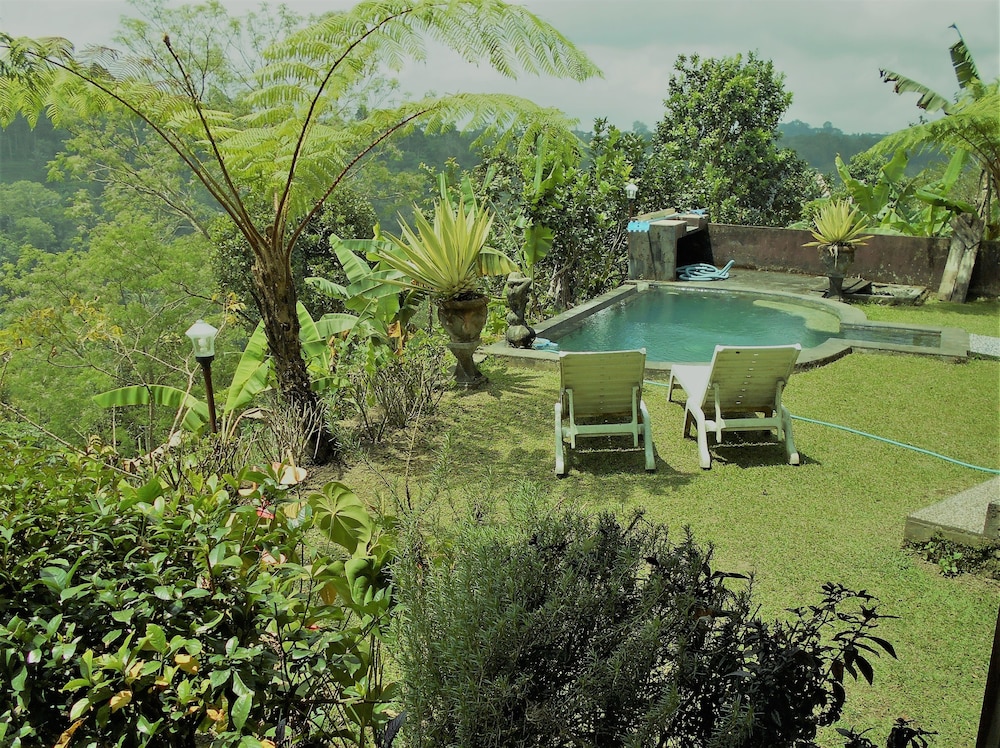 Shangrilah Villas