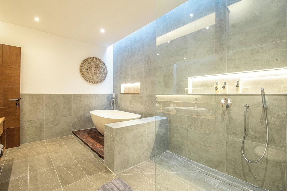 Elegant 6BR Canggu Villa Steps From the Ocean