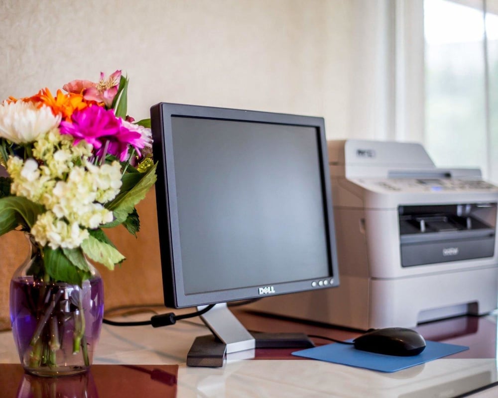 Brattleboro Vacations - Quality Inn  Conference Center - Property Image 17