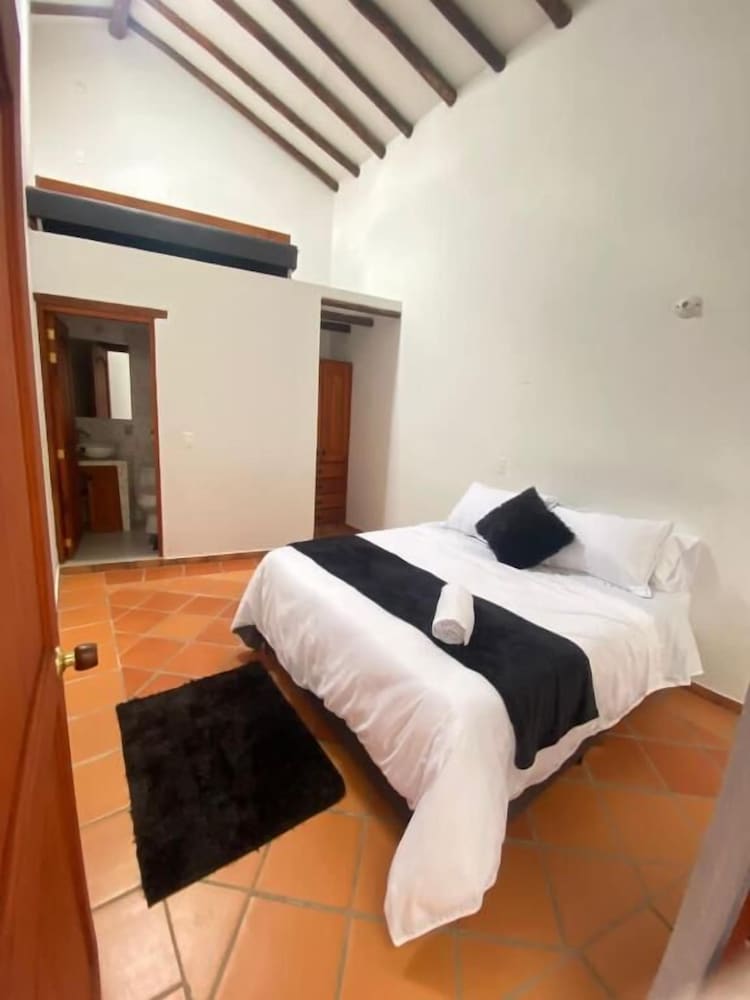leyvaYork Apartasuites