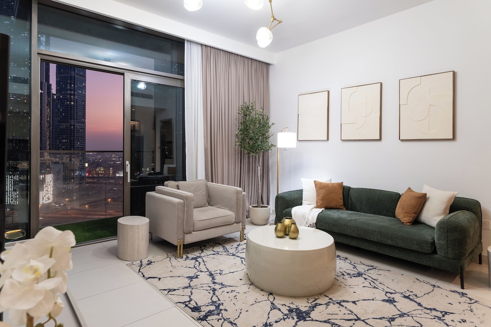 Delujo Stays – Burj Crown Collection