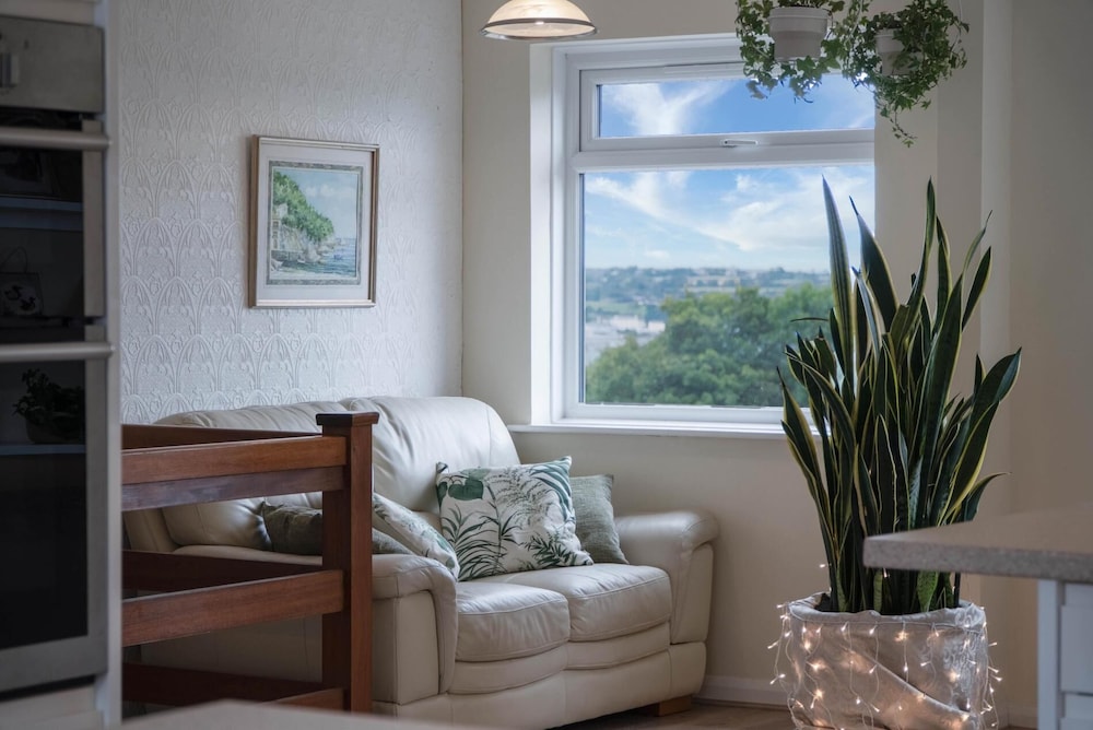Longview - 4 Bedroom Holiday Home - Pembroke Dock