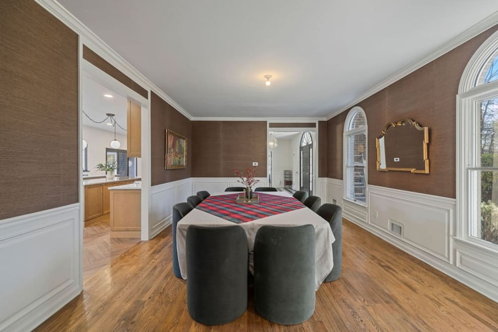 Peaceful Mini Mansion Sleeps 18
