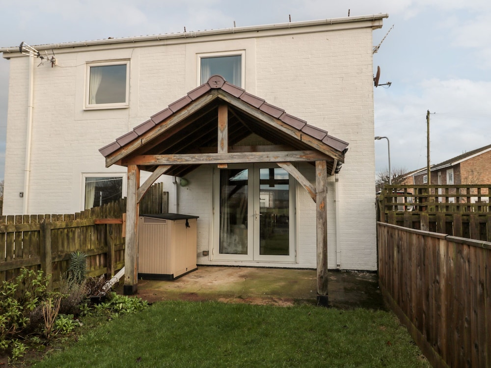 22 Longstone Park