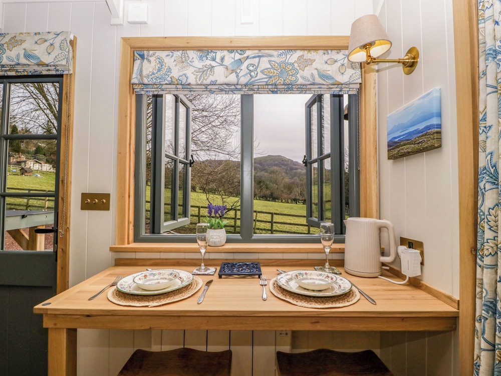Evendine Hut @ Evendine Cottage