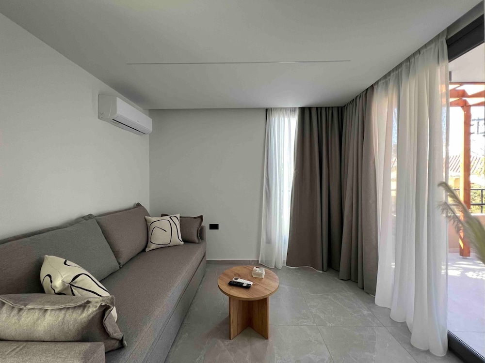 Senaon Urban Living Euphoria With Jacuzzi