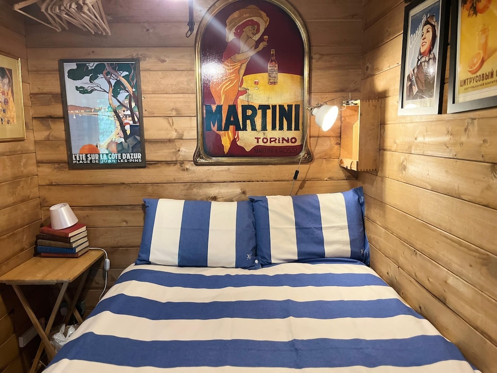 Retro Lodge nr Dartoor With hot tub & opt Sauna view 4