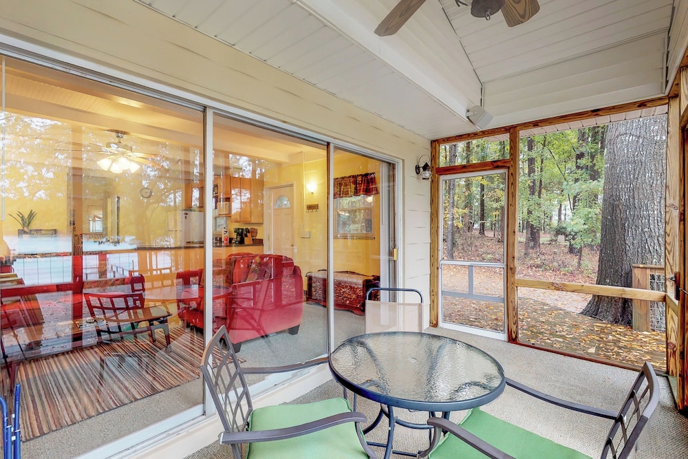 2BR Lakefront Lake Murray Home w/ Dock & Deck