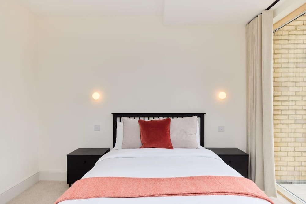 The East London Mile Hideout - Trendy 3bdr Flat With Balcony