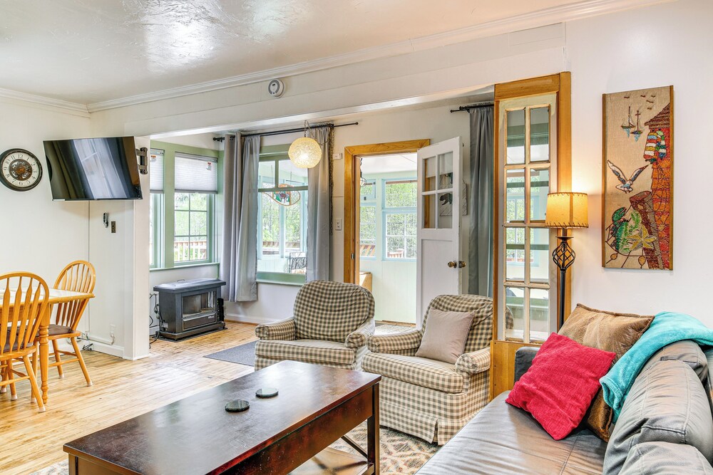 Salmon Return & Wildlife Roam: Ketchikan Getaway!