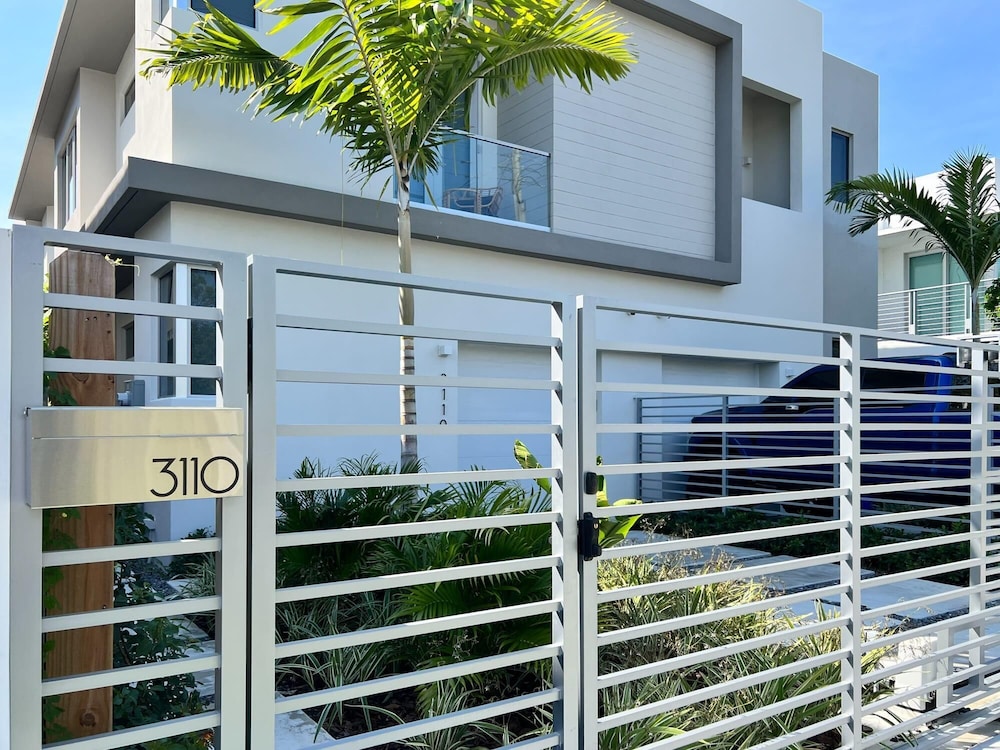 The Modernista 1 - Luxury Villa With Private Pool