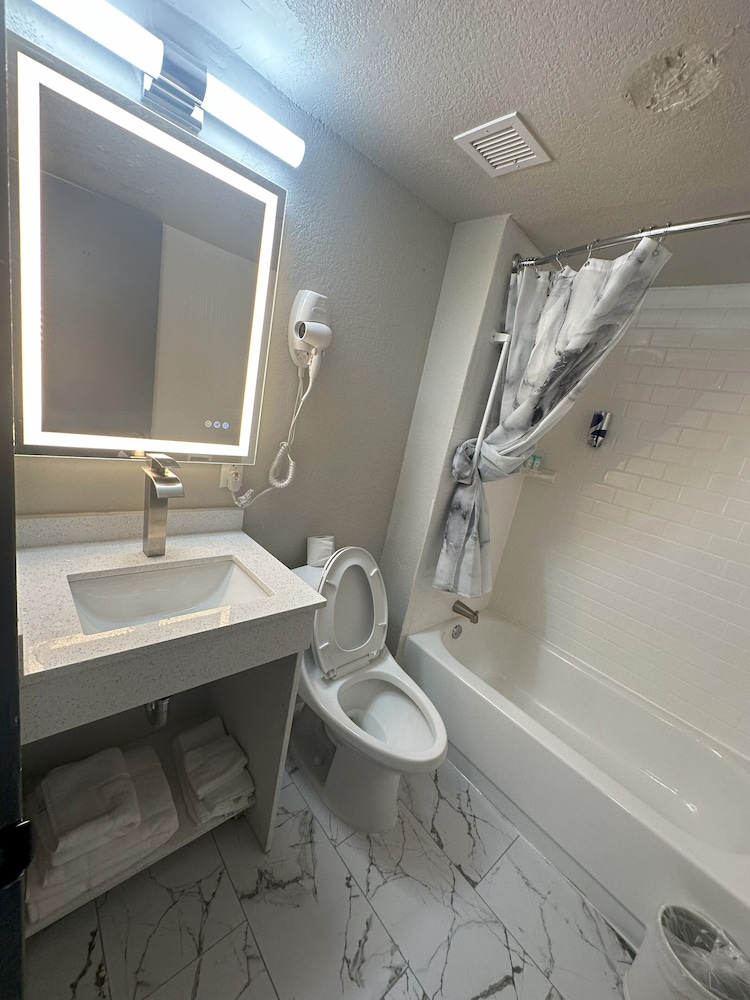 The Golfers Inn - Property Image 13