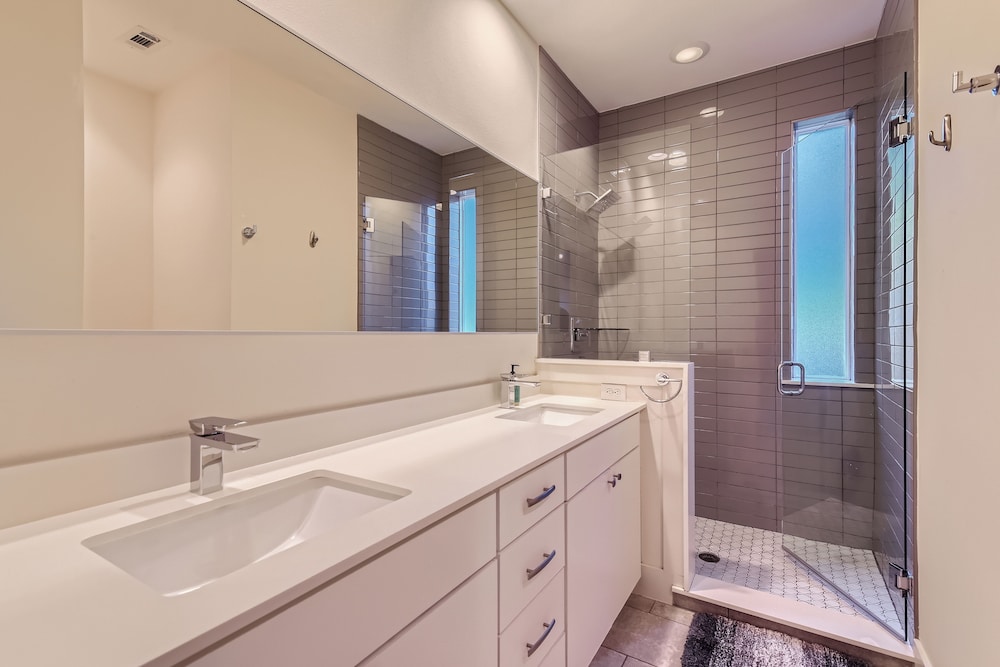 Off The Hook Austin + Chic 2Br Retreat + Firepit view 5