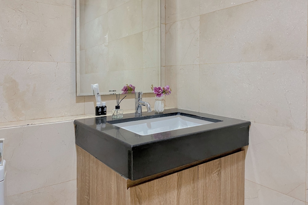 Spacious And Comfy 1Br At L'Avenue Pancoran Apartment