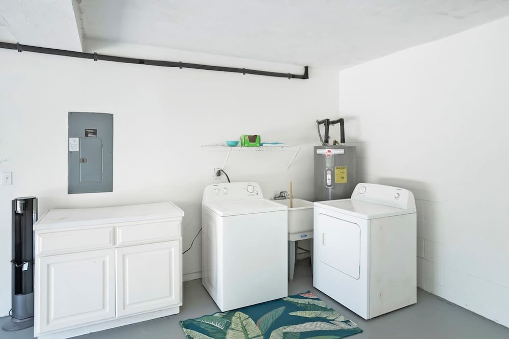 Oceanfront in St Aug Beach Patio BBQ Smart TVs