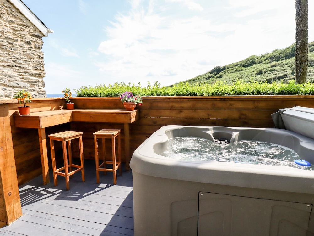 2 Cliff Cottages