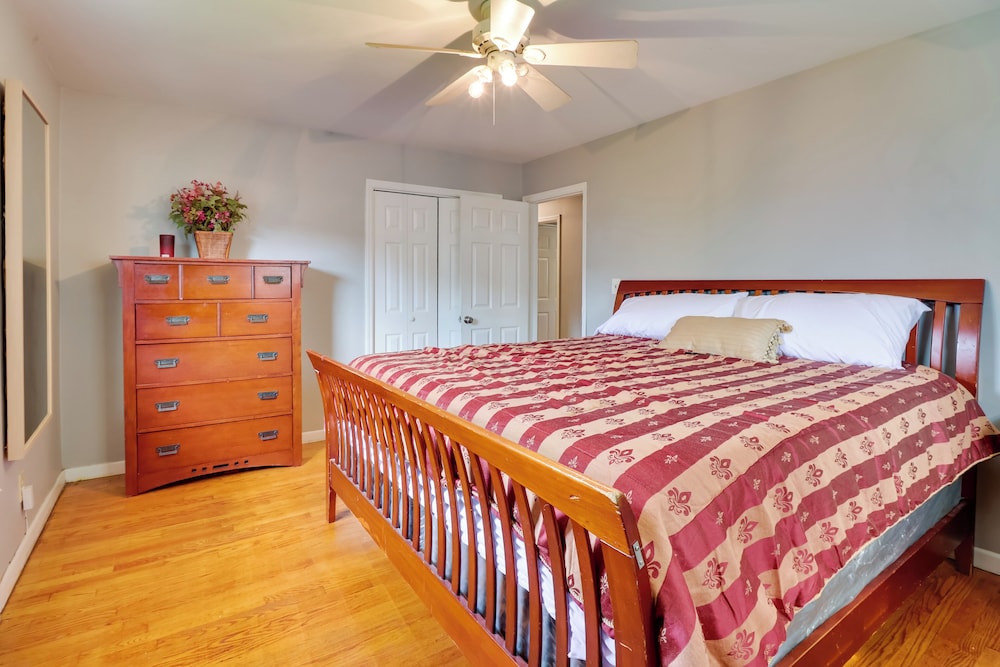 5 Mi to Dtwn Newark: Hillside Vacation Rental
