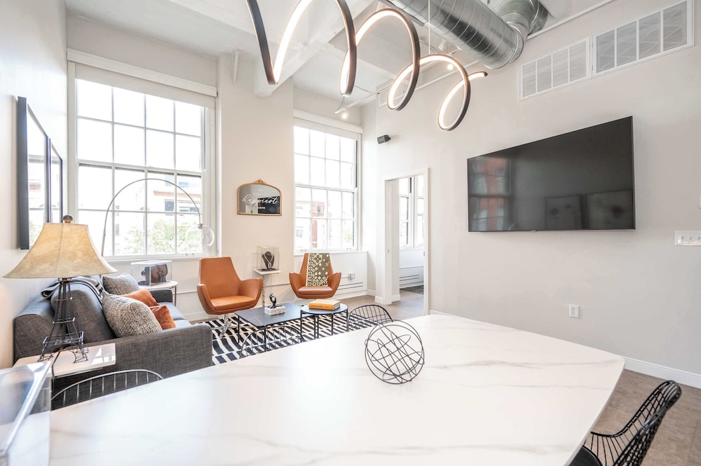 The 333 Suites 301 - Suite for 6
