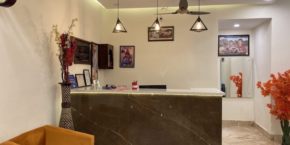 Hotel Guru Surbhi