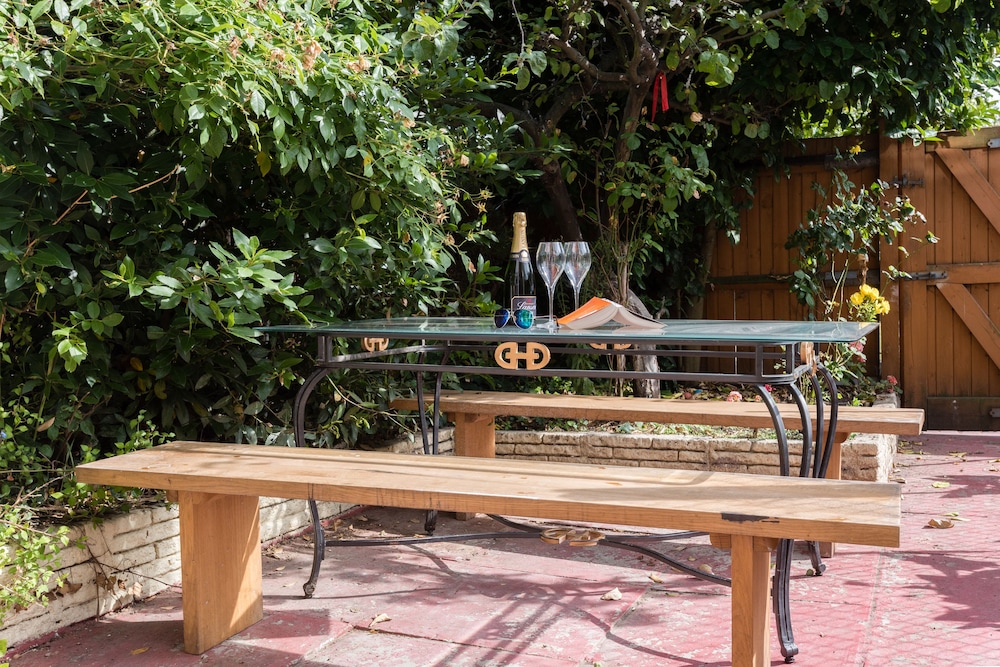 outdoor bbq area