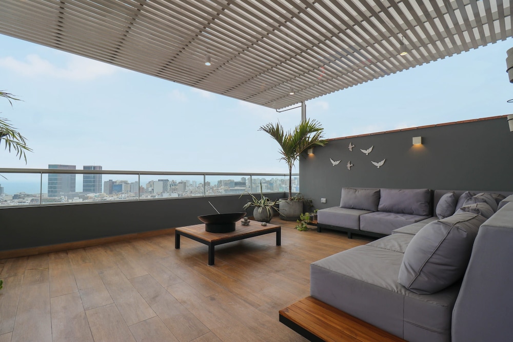 Elegant 3BR Duplex With Balcony in Miraflores