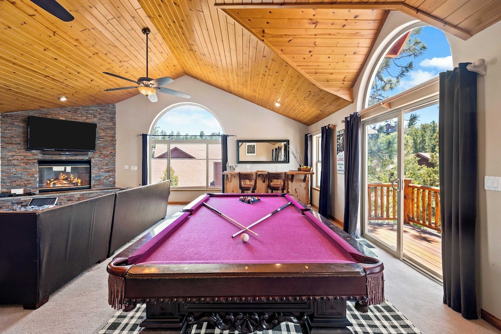 Sleeps 27 2 Homes Near the Lake, Hot Tub + Views Castle Glen Estates