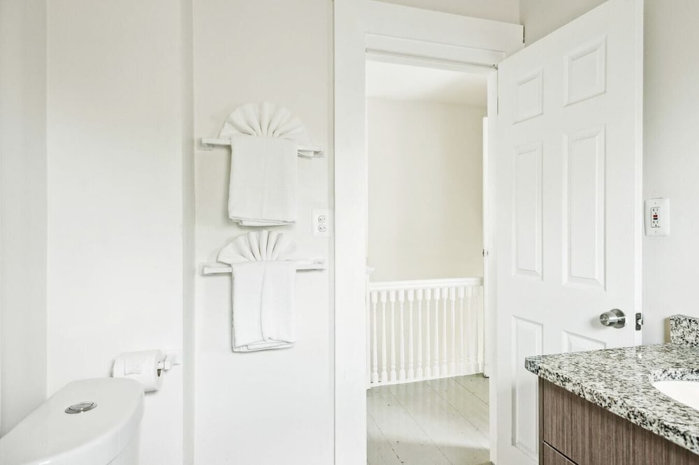Spacious 4BR Getaway: Perfect for Family & Friends