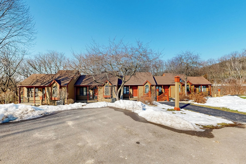 2BR Peaceful Home w/ Pool, Golf, Marina, W & D