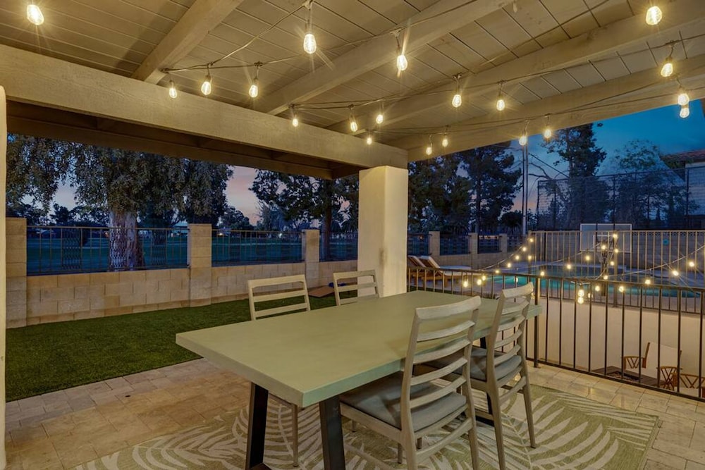 Huge Golf Course Home-free Heated Pool Theatre Gym