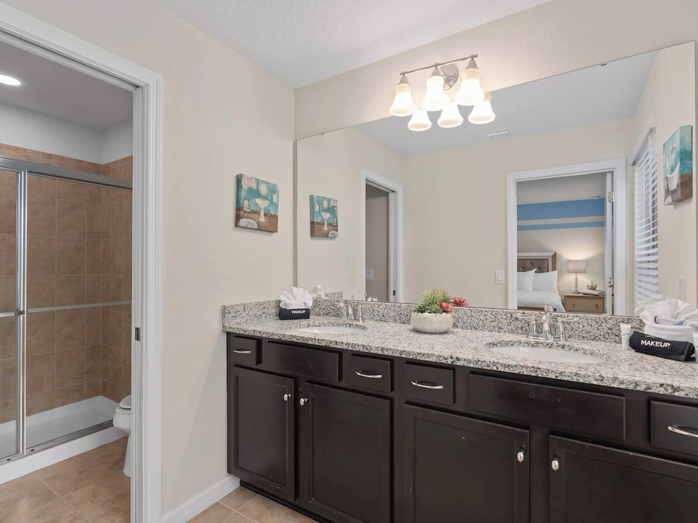 Family Fun Retreat Near Disney With Game Room & Themed Bedrooms